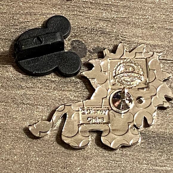 Disney Parks Trading Pin Animal Kingdom Baby Simba 2010 Booster Cute Animals Pin - Picture 3 of 3